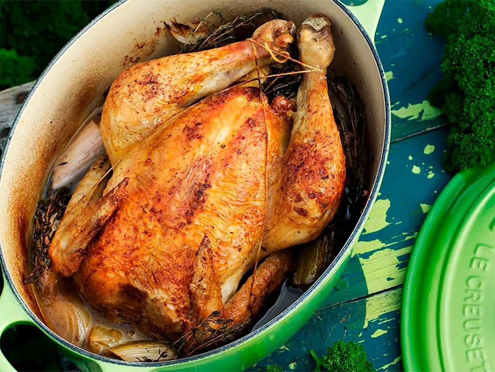 Grytstekt kyckling med purjolök, lök och örter