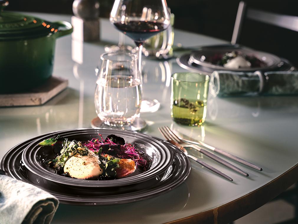 Carpaccio av betor med burrata och stekt ruccola