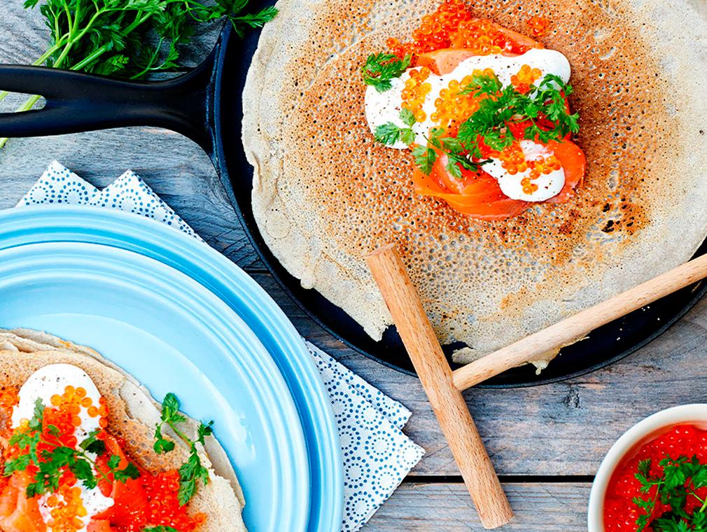 Crêpes med örter och rökt lax