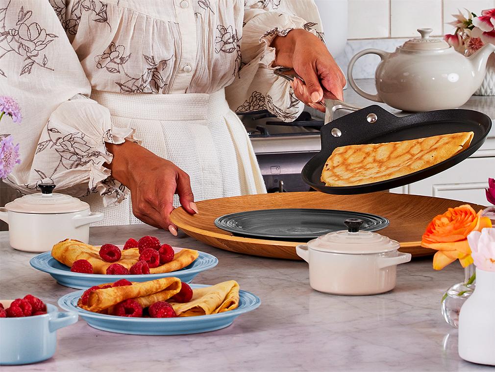 Pannkakor med jordgubbar och grädde