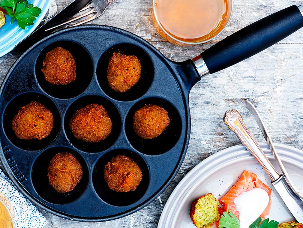Falafel med rökt lax och tahinikräm