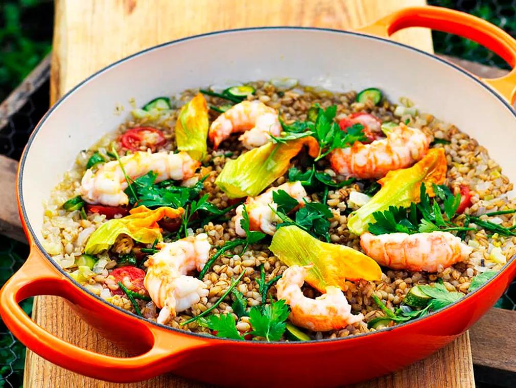 Nordisk kornotto med havskräfta och babyzucchini