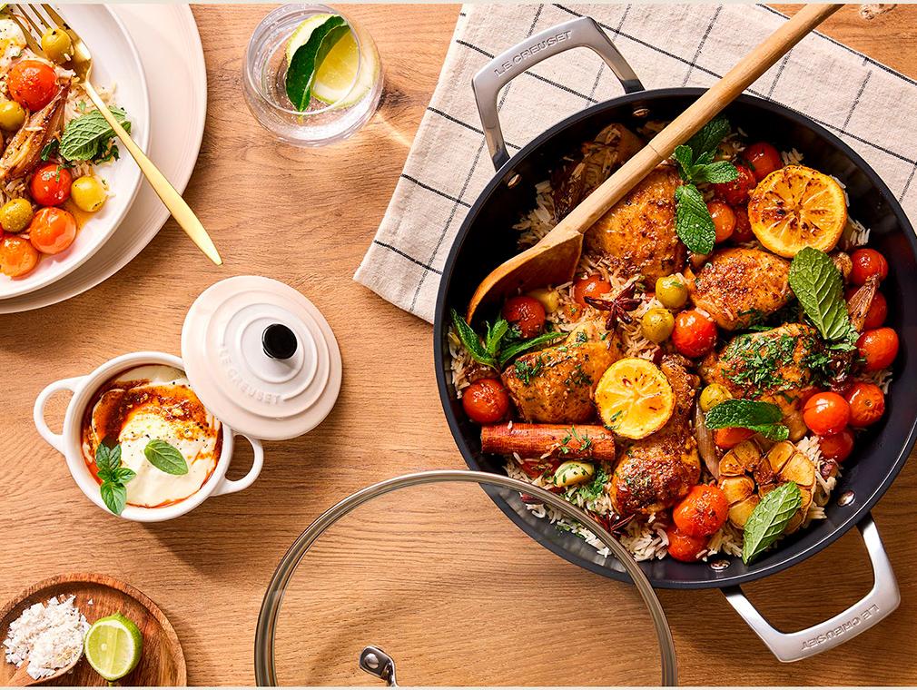 One-pot med kyckling och ris och hemgjord yoghurtdressing