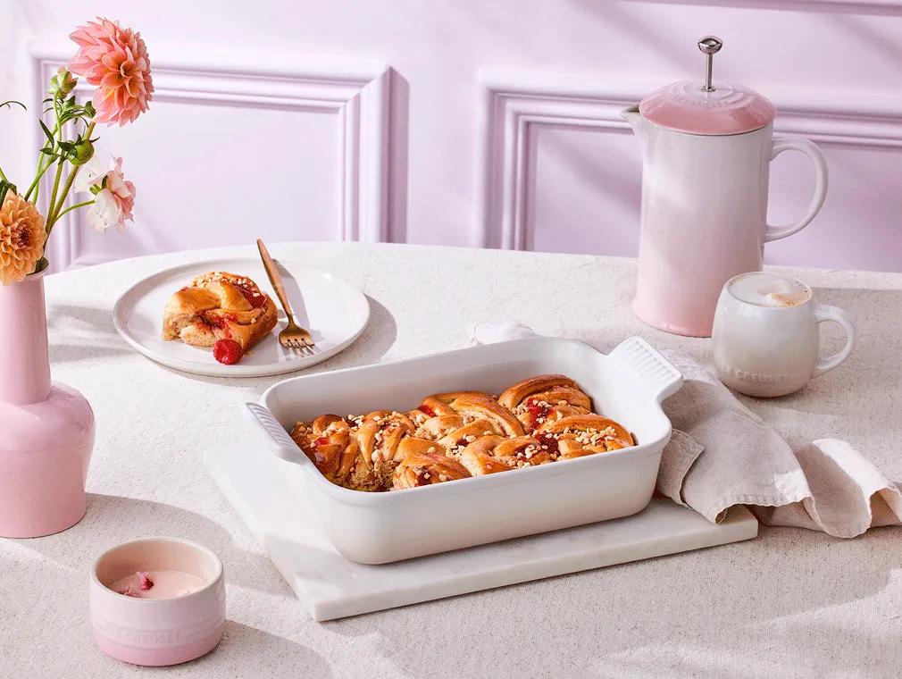 Söta bullar med sylt och mandel