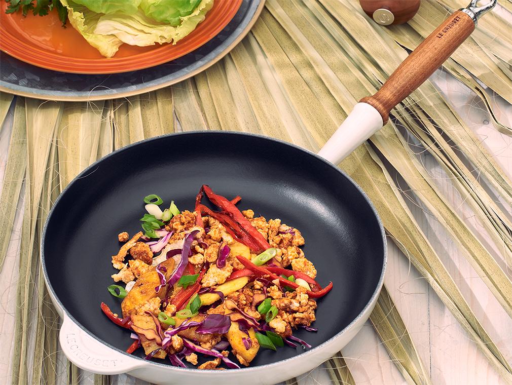Salladwraps med kyckling i röd curry