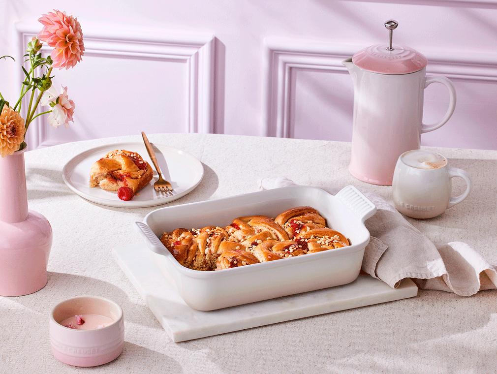 Söta bullar med sylt och mandel