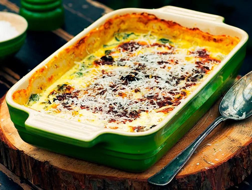 Mangoldgratäng med brödsmulor, grädde och parmesan