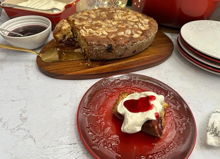 Glutenfri mandelkaka med körsbär