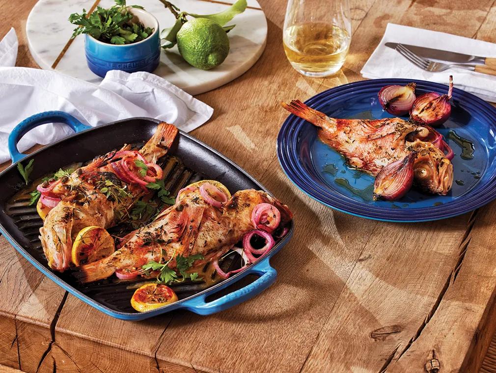 Grillad fisk fylld med citron, kapris och örter