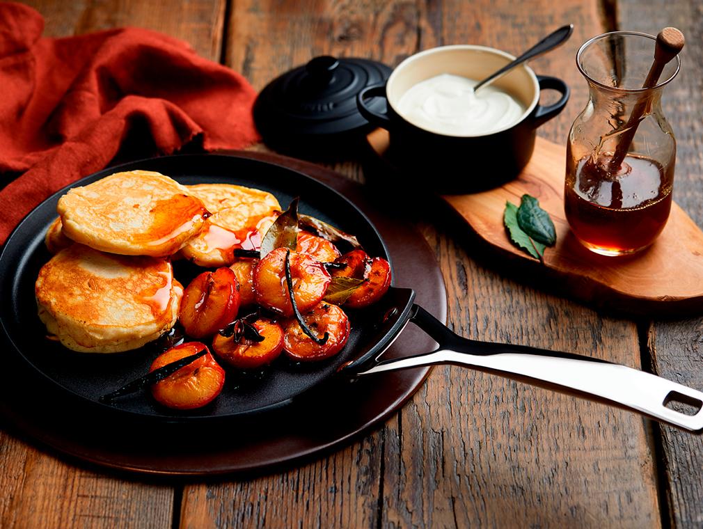 Skotska pannkakor med bakade plommon
