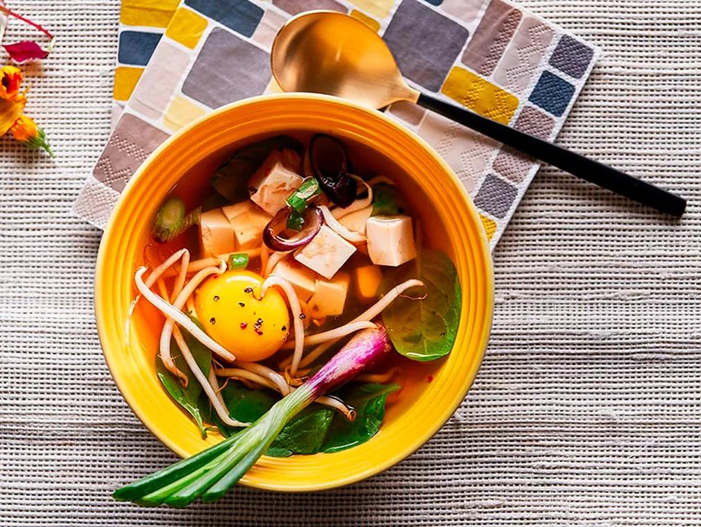 Misosoppa med ägg och tofu