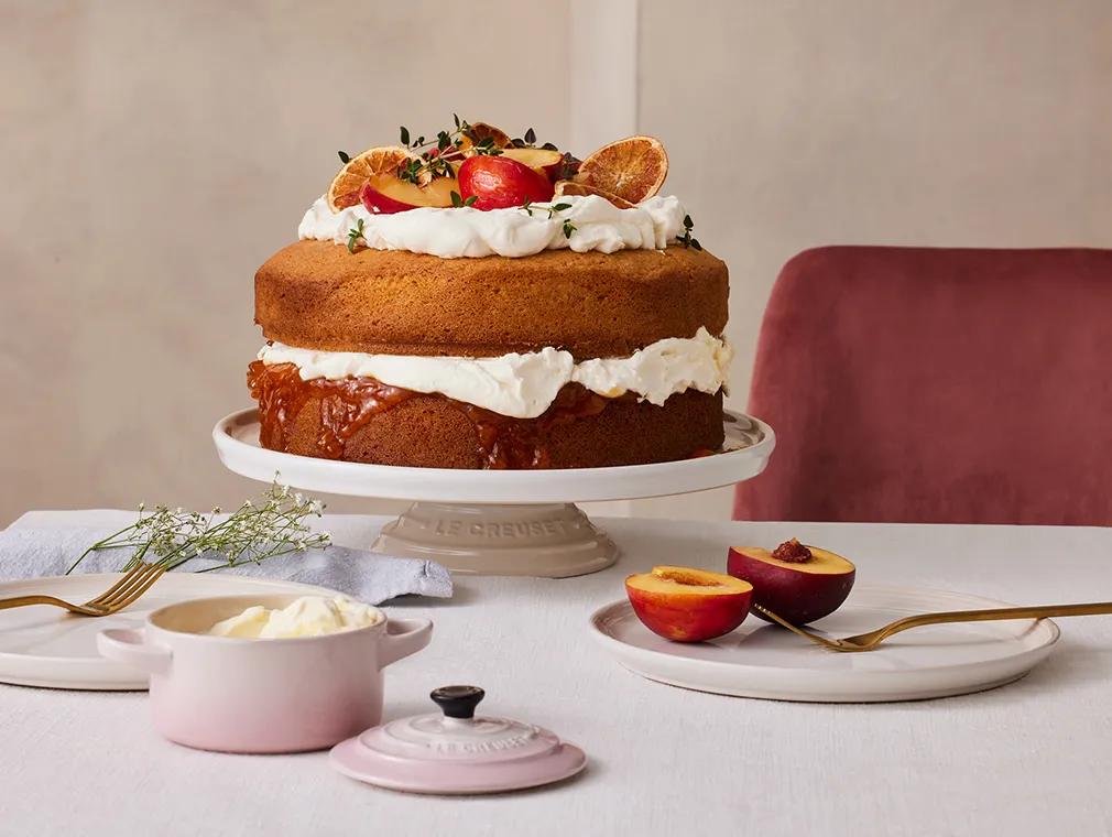 Victoria Spongecake med persikor och aprikoser